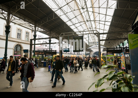 People coming from a train arraived at San Bento railway station in Oporto, Portugal Stock Photo