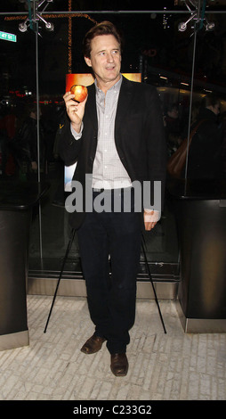 Bill Pullman (holding an apple, he plays a teacher in the play) Opening Night after party for the Broadway play 'Oleanna'  held Stock Photo