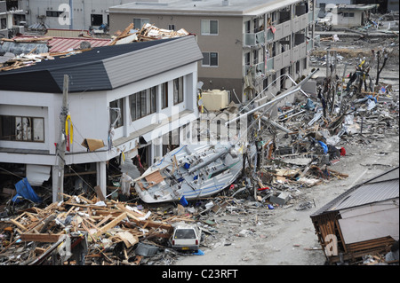 OFUNATO, Japan (March 15, 2011) A fishing boat is among debris in Ofunato, Japan, following a 9.0 magnitude earthquake & tsunami Stock Photo