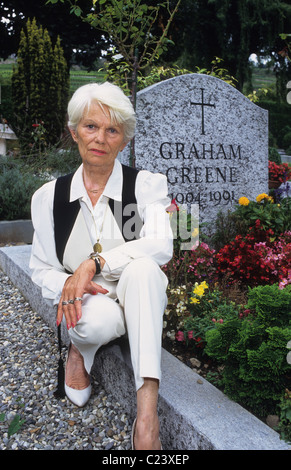 Portrait of Graham Greens mistress and long term lover Yvonne Cloetta at his grave in cemetery at Vevey Stock Photo