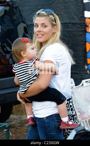 Busy Phillips and her daughter Birdie Silverstein visit Mr. Bones Pumpkin Patch to select a pumpkin for Halloween Los Angeles, Stock Photo