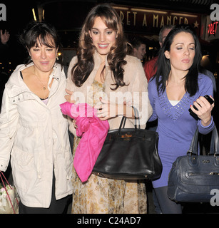 Kelly Brook leaves Cafe Koha at 11.30pm with comedienne Arabella Weir, and some other friends, who take turns to try and hide Stock Photo