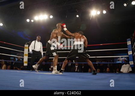 Dean Pit Bull White v Verquan Kimbrough 20th anniversary of Fight Night. The Fight Night Parade of Legends includes Gerry Stock Photo