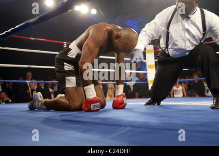 Dean Pit Bull White v Verquan Kimbrough 20th anniversary of Fight Night. The Fight Night Parade of Legends includes Gerry Stock Photo