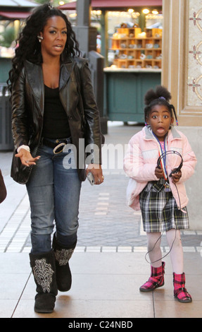 Tichina Arnold shopping with her daughter Alijah Kai Hollywood ...