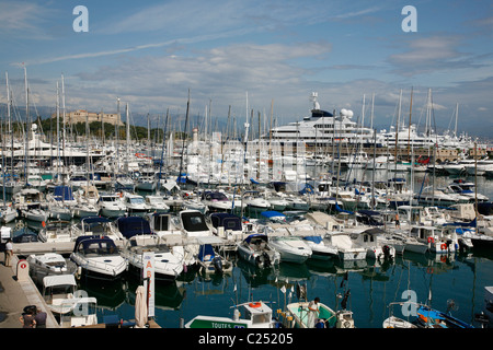 Yachts and boats at Port Vauban, Antibes, Alpes Maritimes, Provence, France. Stock Photo