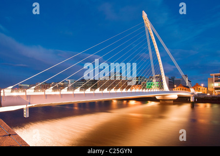 Samuel Beckett Bridge at night, River Liffey, Dublin, Ireland