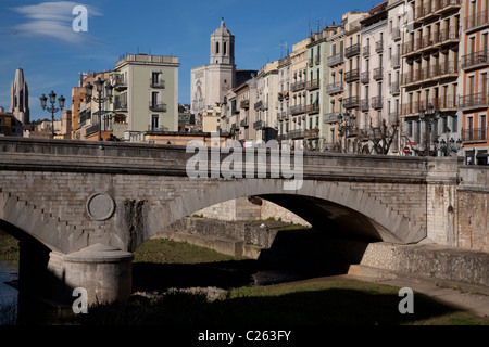Pont de Pedra Stone Bridge over the River Onyar in Girona, Catalonia, Spain Stock Photo