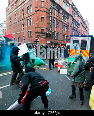 Conflict between police and rioters at 'March for the Alternative' protest 26 March 2011 Stock Photo