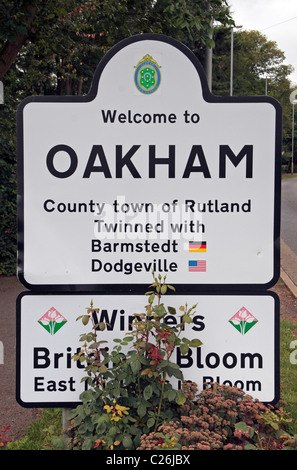 'Welcome to Oakham' sign, Oakham, County town of Rutland, England. Stock Photo
