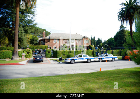 Angie Harmon and Sasha Alexander arriving for the filming of the pilot episode of Rizzoli. Los Angeles, California - 01.12.09 Stock Photo