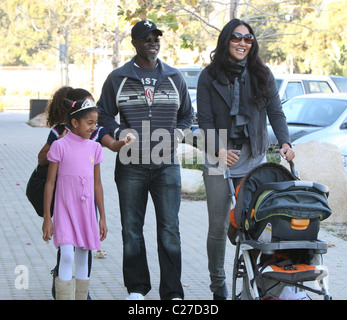 Kimora Lee Simmons and Djimon Hounsou walking in Cross Creek with their baby Kenzo Lee Hounsou and her daughter Ming lee Stock Photo