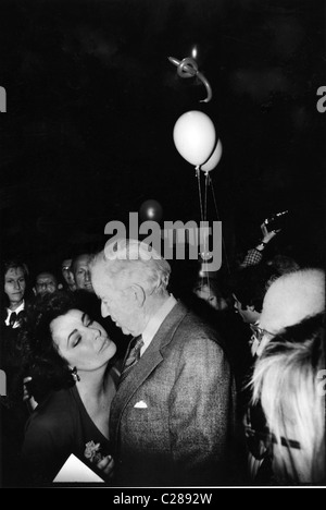 Elizabeth Taylor with John Sparkman at film premiere Stock Photo