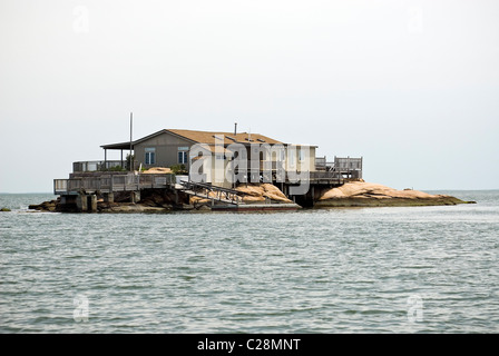 Single house on one of the many 'Thimble Islands', Connecticut, USA Stock Photo