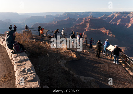 Tourists enjoy the view over the Grand Canyon from Hopi Point. Grand Canyon National Park. Arizona, United States. Stock Photo