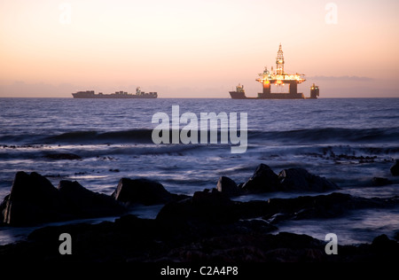 Cape Cod Oil Rig Illuminated Oil Rig Off shore in Cape Town Stock Photo - Alamy