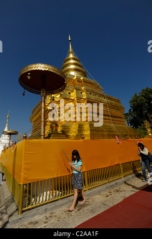 worshippers at the Pagoda at  Wat Phra That Doi Jom Thong, Chom Thong District, Chiang Mai Province, thailand Stock Photo