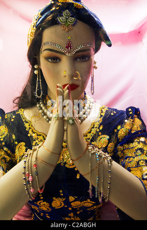 Shop window display with mannequin draped in gold jewellery, Gold Souk, Dubai, United Arab Emirates, Middle East Stock Photo