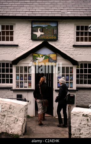 Walkers at The Goose and Cuckoo pub near Upper Llanover, Gwent Wales UK Stock Photo