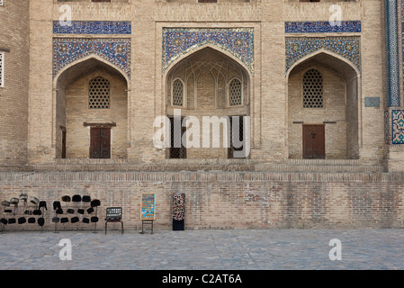 Uzbekistan, Bukhara, Mir-i Arab Madrasah, stalls selling souvenirs in front Stock Photo