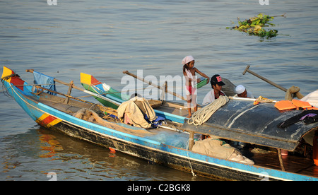 Local fishermen on the Tonle Sap River bringing in their days' catch to sell in the markets in Phnom Penh. Stock Photo
