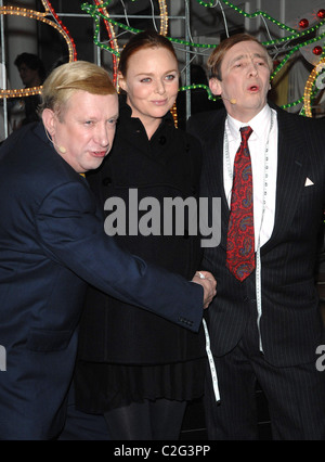 Stella McCartney with The Fast Show crew Mark Williams and Paul Whitehouse Switching on the Christmas lights at Stella Stock Photo