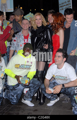 Denise Van Outen and the cast of Rent posing with members of Gi Jonny London, England - 29.11.07 Stock Photo