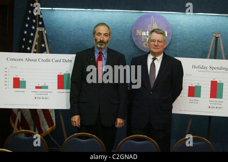 Bill Hampel of CUNA and Stephen Brobeck of CFA   The Consumer Federation of America and the Credit Union National Association Stock Photo