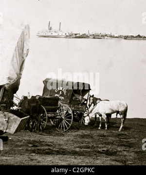 Belle Plain Landing, Virginia. Distance view of Belle Plain Landing on the James River. (U.S. Mail wagon 2nd Corps in foreground Stock Photo