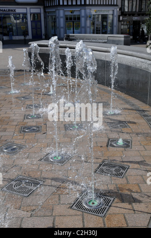 Water fountain feature in Queen's Square Wolverhampton Stock Photo