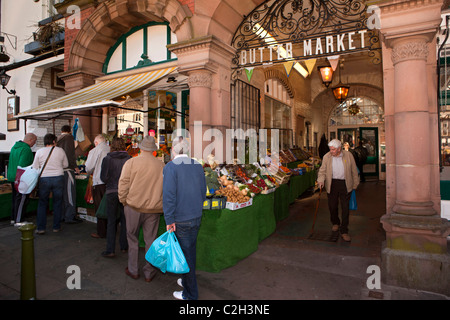 UK, England, Staffordshire, Leek, customers queueing at greengrocers shop at entrance to Butter Market, Stock Photo