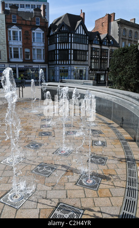 Water fountain feature in Queen's Square Wolverhampton Stock Photo