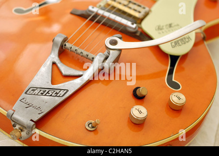 Gretsch bigsby hi-res stock photography and images - Alamy