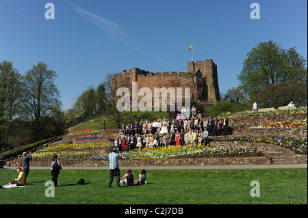 Photographer organising a wedding group shot in front of Tamworth Castle UK Stock Photo
