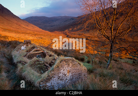 Deserted farm house in the Sruell Valley, Bluestack Mountains, County Donegal, Ireland. Stock Photo