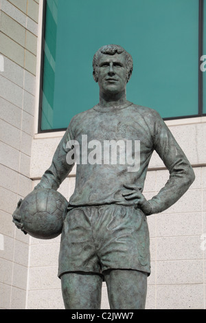 The Peter Osgood statue by the West Stand, Stamford Bridge Stadium, home of Chelsea Football Club, West London, England. Stock Photo