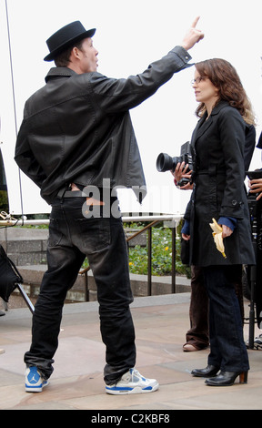 Dean Winters and Tina Fey '30 Rock' being filmed at The Rockafeller Plaza New York City, USA - 15.03.08 Stock Photo