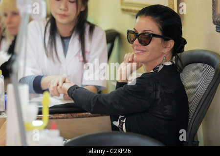 Janice Dickinson gets a manicure and pedicure at a nail salon in Beverly Hills Los Angeles, California - 26.03.06 Stock Photo