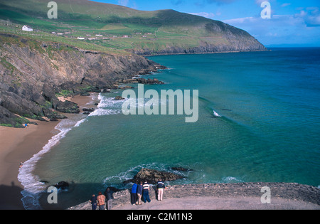 Visitors looking over Coumeenoole Bay from Slea Head, Dingle Peninsula, County Kerry, Ireland. Stock Photo
