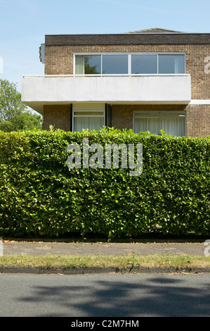 Housing, Weybridge, Surrey. Cantilevered balcony and hedge. Stock Photo