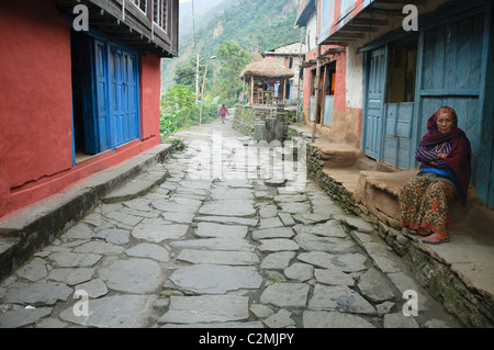 the old village of bulbule along the marsyangi river in the annapurna c2mjpy