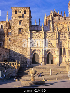 Extremadura, Guadelupe, 15th century cathedral and Monasterio de Santa Maria de Guadelupe. Stock Photo