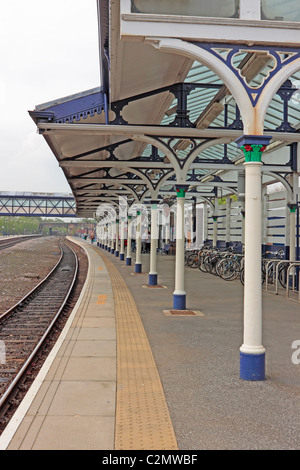 Selby Railway Station viewed from the north end of the platform Stock Photo