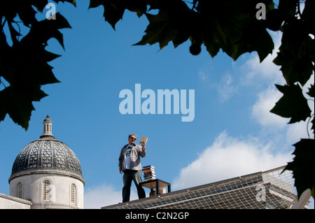 Antony Gormley's One Hour on The Fourth Plinth, Trafalgar Square, London, 11th August 2009. Stock Photo