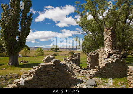 Remains of miners cottage, Lower Nevis, Nevis Valley, Central Otago, South Island, New Zealand Stock Photo