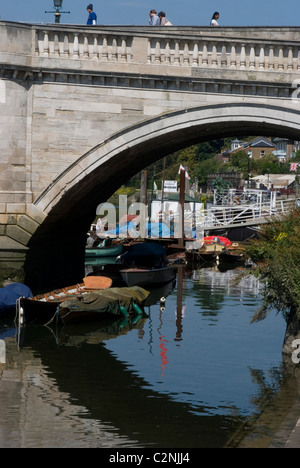 Richmond Bridge, an 18th-century stone bridge over the River Thames, Richmond, Surrey, England Stock Photo