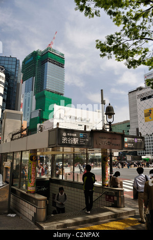 Shibuya crossing and surrounding commercial buildings (Tokyu, 'Shibuya Hikarie') in Shibuya (Tokyo, Japan) Stock Photo