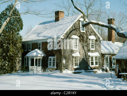Colonial period farmhouse under snow, Lyme, Connecticut. 1740 Stock Photo