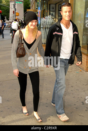 Lydia Hearst and her boyfriend out and about at Midtown Manhattan New York City, USA - 23.05.08 Patricia Schlein/ Stock Photo