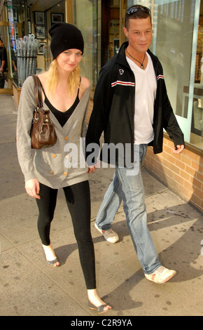 Lydia Hearst and her boyfriend out and about at Midtown Manhattan New York City, USA - 23.05.08 Patricia Schlein/ Stock Photo